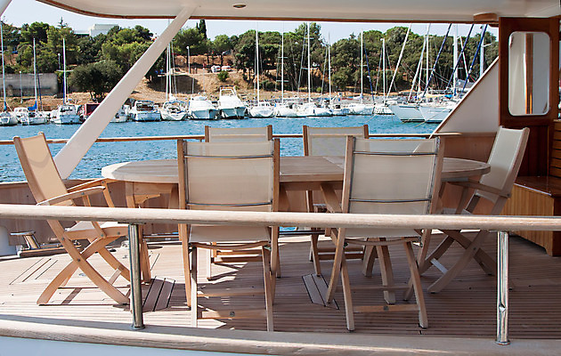 포토 JPG 해외이미지 라이프스타일 스포츠 바다 여행 요트 의자 탁자 성공 낚시 휴가 항해 따뜻함 사람없음 목재 물 울타리 바퀴 보트 갑판 정박 속도 만족 함선 승객 포트 뱃놀이 해외202004 해외포토 자연요소 나무 감정 가구 컨셉 배_교통 재료 레저 생활 담장 전통놀이 파일형식 이미지허브