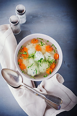 포토 JPG 해외이미지 식기 접시 음식 채소 육류 사람없음 숟가락 저녁식사 치킨 당근 수프 미트볼 향신료 냅킨 후추 건강식 핸드메이드 해외202004 해외포토 식재료 뿌리채소 수저 식사 닭고기요리 향미료 파일형식 이미지허브