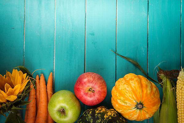 포토 JPG 해외이미지 계절 음식 백그라운드 농업 채소 오렌지 재료 탁자 건강 사람없음 목재 초록색 파란색 농작물 컬러풀 농장 노란색 정원 당근 가을 신선 시장 농부 수집 배열 유기농 날것 내추럴 구성 비트 숙성 정물화 채식주의자 해외202004 해외포토 나무 직업 웰빙 산업 컬러 가구 과일 뿌리채소 그림 채식 파일형식 이미지허브