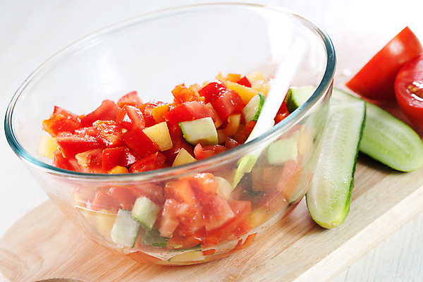 포토 JPG 해외이미지 전통 접시 음식 백그라운드 다이어트 토마토 채소 유리 양파 오이 건강 마늘 요리 사람없음 빨간색 초록색 여름 빛 식사 저녁식사 이탈리아 샐러드 흰색 신선 사발 클래식 맛 아침식사 상추 자르기 먹기 유기농 후추 내추럴 점심식사 섞기 채식주의자 핸드메이드 디톡스 해외202004 해외포토 식기 웰빙 계절 유럽 컬러 컨셉 모션 재질 사기그릇 향신료 채식 파일형식 이미지허브