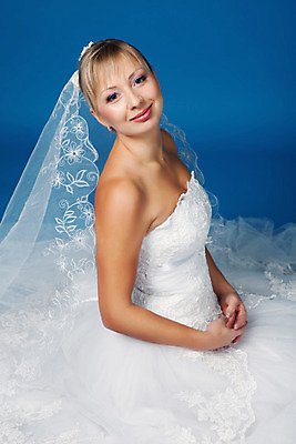 포토 JPG 해외이미지 백인 모델 헤어스타일 여자 결혼 한명 성인 파란색 금발 유행 상점 흰색 우아함 미용사 이발 슛 고립 스타일링 스타일 해외202004 해외포토 서양인 직업 1 컬러 컨셉 사람 이벤트 파일형식 이미지허브