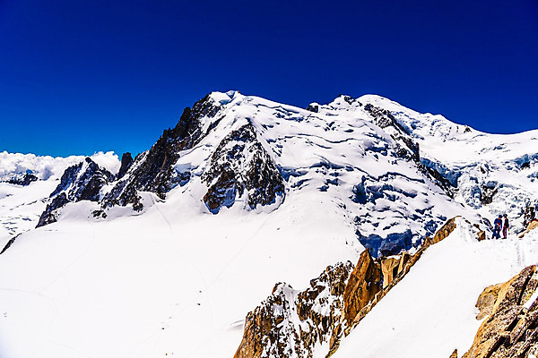 포토 JPG 해외이미지 구름 계절 유럽 여행 백그라운드 겨울 자연 하늘 휴가 스키 산 파노라마 풍경 사람없음 야외 가로 파란색 얼음 추위 프랑스 흰색 고급 역 정상 고도 스위스 빙하 알프스 장면 프랑스어 샤모니 절정 해외202004 해외포토 자연요소 문자 나라 컬러 컨셉 교통시설 겨울스포츠 촬영기법 생태계 파일형식 이미지허브