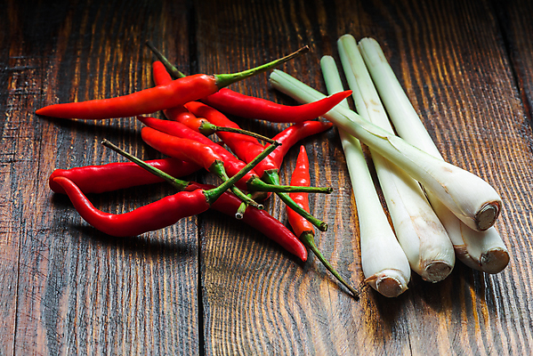 포토 JPG 해외이미지 식물 접시 음식 줄기 채소 재료 태국 고추 탁자 불 주택 건강 요리 동양인 사람없음 목재 빨간색 초록색 쌓기 주방 수확 신선 뜨거움 양념 향신료 유기농 매움 날것 향 후추 흙더미 연소 꼬투리 숙성 이국적 할라피뇨 해외202004 해외포토 자연요소 나무 식기 웰빙 아시아 컬러 가구 농업 모션 인종 건물 흙 맛 향미료 파일형식 더미 이미지허브