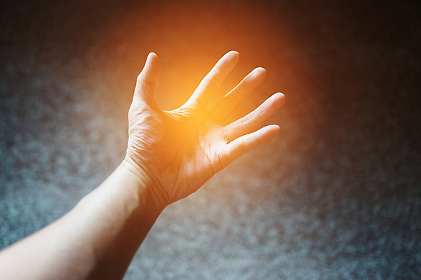 포토 JPG 해외이미지 손 오렌지 손가락 불 추상 기술 따뜻함 사람없음 빛 노란색 어둠 힘 활발 펼침 에너지 광선 오픈 뜨거움 팔 해외202004 해외포토 자연요소 컬러 컨셉 무늬 과일 모션 신체부위 파일형식 이미지허브