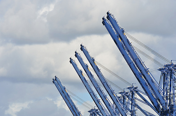 포토 JPG 해외이미지 구름 외관 산업 비즈니스 하늘 사람없음 파란색 탑 금속 장비 화물 큼 기중기 공학 나루 철강 프로젝트 해외202004 해외포토 자연요소 건축물 교육 컬러 재질 운송업 중장비 크기 파일형식 이미지허브