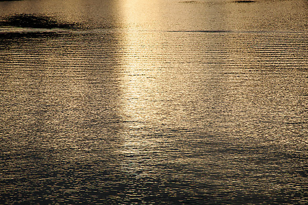 포토 JPG 해외이미지 호수 파도 오렌지 자연 하늘 아침 바람 풍경 사람없음 야외 빨간색 물 빛 강 햇빛 태양 반사 일출 황혼 일몰 새벽 거울 에너지 광선 연못 황금 저녁 해외202004 해외포토 주간 자연요소 바다 컬러 과일 날씨 노을 야간 생태계 파일형식 이미지허브