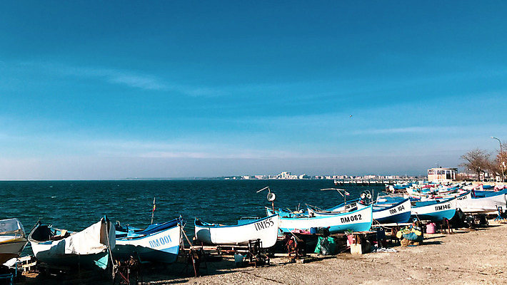 포토 JPG 해외이미지 파도 바다 섬 여행 자연 하늘 날씨 휴가 휴식 풍경 사람없음 야외 가로 물 파란색 관광지 컬러풀 태양 환경 맑음 고요 흰색 보트 서핑 포트 석호 불가리아 수평선 해외202004 해외포토 자연요소 컬러 컨셉 배_교통 수상스포츠 생태계 파일형식 남유럽 이미지허브