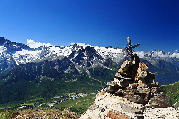 포토 JPG 해외이미지 구름 유럽 십자가 자연 하늘 산 파노라마 풍경 사람없음 야외 초록색 여름 파란색 햇빛 계곡 맑음 침묵 이탈리아 하이킹 정상 고도 빙하 알프스 암초 통과 절정 조감도 해외202004 해외포토 자연요소 계절 나라 컬러 레저 날씨 촬영기법 태양 소리 생태계 파일형식 이미지허브