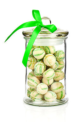 포토 JPG 해외이미지 기념일 음식 백그라운드 공 유리 휴가 디저트 발렌타인데이 사탕 선물 사람없음 장식 파티 과자 상점 축제 여러개 줄무늬 흰색 판넬 항아리 원형 생일 달콤 폐기물 컨테이너 설탕 민트 가득함 칼로리 모음 강렬 삶기 해로움 카피스페이스 해외202004 해외포토 도형 산업 컬러 다수 컨셉 무늬 데이이벤트 재질 이벤트 공백 도자기 맛 쓰레기 허브 파일형식 이미지허브