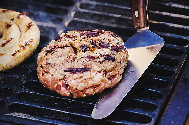 포토 JPG 해외이미지 손 음식 재료 육류 돼지고기 요리 사람없음 야외 금속 요리사 치킨 소고기 튀김 햄버거 맛 그릴 수증기 바비큐 미트볼 자르기 굽기 준비 만들기 창살 양고기 패티 쇠창살 스터핑 치즈버거 화상 해외202004 해외포토 직업 컨셉 식재료 모션 재질 주방용품 패스트푸드 신체부위 상처 구이 닭고기요리 파일형식 이미지허브