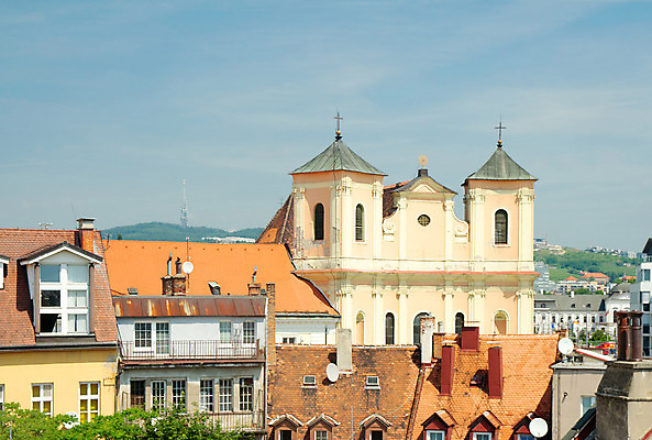 포토 JPG 해외이미지 종교 십자가 하늘 지붕 사람없음 파란색 교회 타일 브라티슬라바 슬로바키아 해외202004 해외포토 유럽 컬러 파일형식 이미지허브