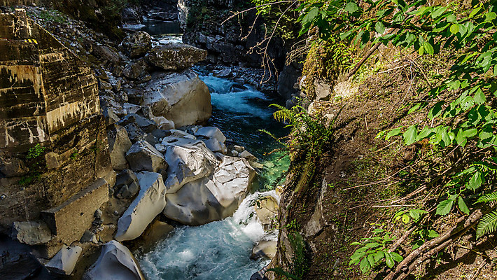 포토 JPG 해외이미지 공원 캐나다 자연 산 풍경 사람없음 야외 초록색 물 강 골짜기 폭포 흐름 추위 바위 거친 개울 황무지 급류 속도 멀리 해외202004 해외포토 자연요소 공공시설 컬러 컨셉 북아메리카 돌_바위 생태계 파일형식 이미지허브