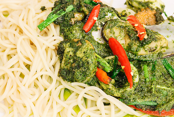 포토 JPG 해외이미지 식기 접시 음식 잎 토마토 고추 조개 파스타 파슬리 건강 마늘 스파게티 요리 사람없음 빨간색 초록색 식사 이탈리아 껍질 흰색 시골 면 지중해 허브 해산물 메뉴 홍합 레시피 바질 금성 탄수화물 펜네 해외202004 해외포토 식물 유럽 바다 컬러 채소 어패류 서양음식 행성 파일형식 이미지허브