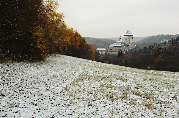 포토 JPG 해외이미지 유럽 벽 여행 겨울 건축양식 사람없음 건물 여행객 탑 성 역사 체코 천연기념물 고딕 공화국 보헤미아 옛날 웅장함 눈내림 해외202004 해외포토 건축물 계절 건축 나라 눈_날씨 사람 파일형식 이미지허브