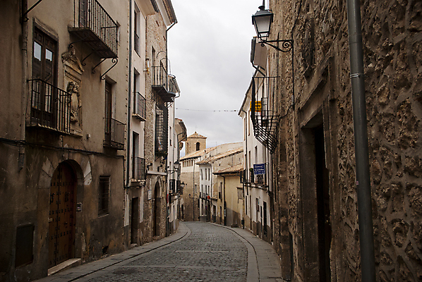 포토 JPG 해외이미지 건축양식 산 거리 주택 사람없음 건물 중세 역사 스페인 타운 고딕 해외202004 해외포토 건축물 건축 유럽 도시 파일형식 이미지허브