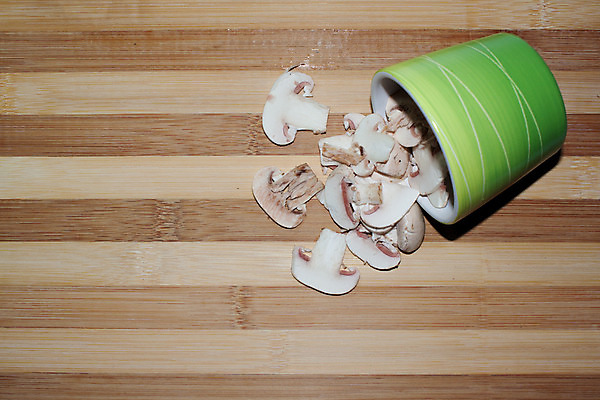 포토 JPG 해외이미지 음식 백그라운드 다이어트 토마토 채소 재료 자연 탁자 건강 요리 사람 사람없음 목재 갈색 주방 식사 저녁식사 버섯 가을 흰색 시골 신선 그룹 사발 칼 자르기 먹기 오브젝트 유기농 날것 내추럴 고립 곰팡이 식용 채식주의자 해외202004 해외포토 나무 웰빙 계절 컬러 가구 모션 사기그릇 생태계 채식 파일형식 이미지허브