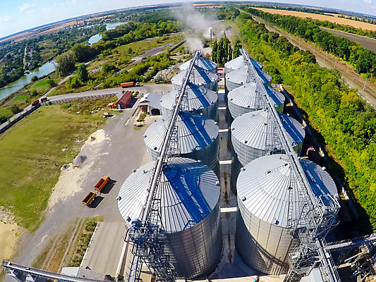 포토 JPG 해외이미지 식물 건축물 산업 밭 농업 밥 건조 옥수수 사람없음 건물 농장 금속 쓰레기통 시골 중앙 정상 낟알 컨테이너 엘리베이터 밀 창고 탱크 보리 객실 수납 격납고 골절 로딩 밭일 사일로 작살 터미널 해외202004 해외포토 건축 음식 의학 재질 곡류 파일형식 이미지허브