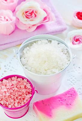 포토 JPG 해외이미지 꽃 분홍색 사람없음 수건 스파 양동이 스파용품 비누 아로마테라피 입욕소금 해외202004 해외포토 식물 컬러 위생용품 미용용품 오브젝트 소금 테라피 파일형식 이미지허브