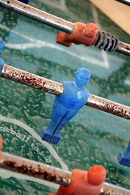 포토 JPG 해외이미지 스포츠 공 탁자 기술 경기 취미 사람없음 파란색 장난감 숫자 축구 힘 침묵 경쟁 기쁨 도전 게임 흰색 우승 바 모서리 목표 계획 발사 라이벌 충돌 점수 반대 고립 골 분실 필승 해외202004 해외포토 문자 감정 컬러 가구 컨셉 놀이 구기 소리 최고 파일형식 이미지허브