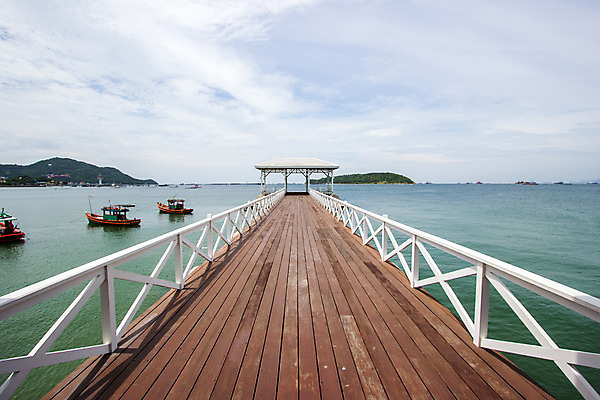 포토 JPG 해외이미지 구름 바다 섬 태국 자연 하늘 사람없음 목재 햇빛 평화 항구 맑음 흰색 해외202004 해외포토 자연요소 나무 아시아 컬러 컨셉 재료 교통시설 날씨 태양 생태계 파일형식 이미지허브