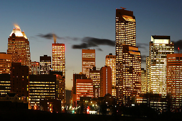 포토 JPG 해외이미지 디자인 여행 캐나다 비즈니스 건축양식 창문 유리 하늘 성공 미래 직장 사람없음 건물 금융 파란색 빛 도시풍경 사무실 반사 탑 고층빌딩 미국 어둠 성장 도시 업무 재산 도심 야간 큼 상승 각도 지역 북쪽 스카이라인 철강 콘크리트 흥미 해외202004 해외포토 자연요소 건축물 건축 컬러 컨셉 북아메리카 회사 재질 풍경 빌딩 경제 작업 크기 방향 파일형식 이미지허브