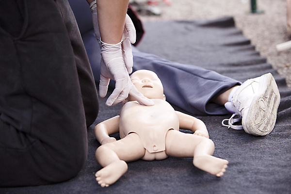 포토 JPG 해외이미지 손 어린이 건강 사람없음 약 건강관리 강사 환자 의사 긴급 죽음 아기 마사지 도움 발표 질병 구조원 연습 충격 명령 궤 압력 헬프 해외202004 해외포토 직업 컨셉 의학 관리 사람 신체부위 의료진 파일형식 이미지허브