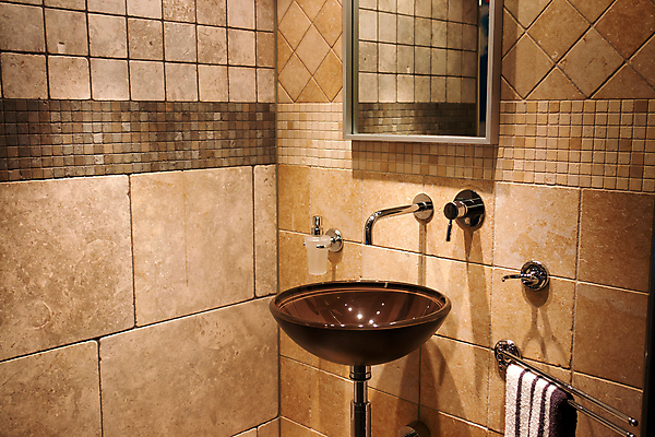 포토 JPG 해외이미지 라이프스타일 벽 가구 건축양식 부동산 새로움 바닥 아파트 주택 실내 사람없음 내부 장식 인테리어 유행 목욕 거울 욕실 도자기 플랫 고급 우아함 수리 빨래 캐비닛 타일 오브젝트 싱크대 수도꼭지 스타일 안락 해외202004 해외포토 디자인 건축 생활용품 컨셉 가사 건물 생활 청결 재산 사물함 개수대 파일형식 이미지허브