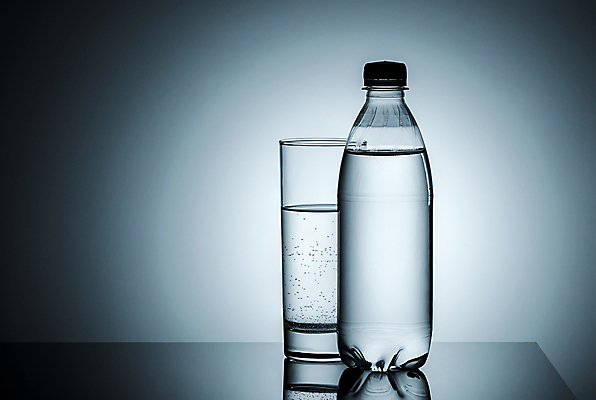 포토 JPG 해외이미지 라이프스타일 음료 스포츠 유리 건강 사람없음 세로 물 파란색 반사 라벨 젖음 추위 흰색 신선 투명 액체 시원함 컨테이너 플라스틱 가득함 순수 오브젝트 상쾌 슛 소다 캡모자 토닉 완전 해외202004 해외포토 자연요소 모자_잡화 감정 산업 컬러 컨셉 재질 프레임 생활 파일형식 이미지허브