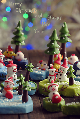 포토 JPG 해외이미지 나무 계절 백그라운드 크리스마스장식 크리스마스 겨울 눈사람 조류 추상 휴가 미술 사람없음 장식 컬러풀 크리스마스트리 산타클로스 놀람 소나무 즐거움 만족 점토 해피뉴이어 DIY 노엘 솜씨 핸드메이드 크리스마스배경 해외202004 해외포토 식물 동물 기념일 감정 컬러 무늬 문화예술 표정 취미 새해인사 파일형식 이미지허브