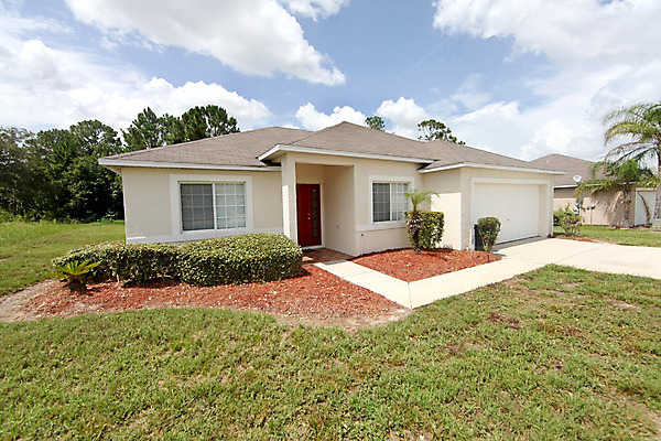 포토 JPG 해외이미지 나무 구름 외관 창문 하늘 지붕 부동산 주택 손바닥 사람없음 파란색 문 차도 재산 차고 플로리다 해외202004 해외포토 자연요소 식물 손 도로 컬러 건물 금융 미국 파일형식 이미지허브