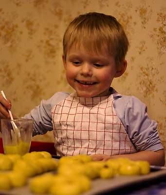 포토 JPG 해외이미지 백인 여자 어린이 음식 크리스마스 탁자 휴가 주택 요리 한명 사람 소녀 청춘 케이크 주방 요리사 식사 빵집 도움 달콤 작음 굽기 준비 반죽 만들기 번 사프란 제빵사 핸드메이드 해외202004 해외포토 서양인 직업 1 기념일 빵 가구 컨셉 모션 디저트 건물 상점 맛 크기 구이 향신료 파일형식 이미지허브