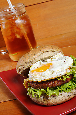 포토 JPG 해외이미지 음료 음식 채소 과일 유리 양파 치즈 귤 샌드위치 육류 사람없음 목재 초록색 빛 갈색 냉동 얼음 검은색 식사 샐러드 젖음 소고기 추위 햄버거 흰색 물방울 신선 칵테일 투명 액체 클래식 차 달콤 그릴 민트 오브젝트 속도 상쾌 깨 후추 점심식사 번 치즈버거 해외202004 해외포토 자연요소 나무 감정 빵 컬러 컨셉 식재료 재료 재질 주방용품 유제품 주류 패스트푸드 조미료 맛 허브 향신료 파일형식 이미지허브