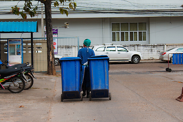 포토 JPG 해외이미지 나무 공원 교육 선 태국 자연 거리 사람없음 야외 파란색 컬러풀 노란색 환경 산책 재활용 쓰레기통 흰색 도시 바퀴 던지기 캔 보호 쓰레기 폐기물 위험 플라스틱 거절 오브젝트 서비스 사인 정사각형 일반 제비 낭비 내추럴 땅바닥 썩음 해외202004 해외포토 도형 식물 공공시설 아시아 컬러 컨셉 모션 재질 조류 휴식 바닥 친환경 생태계 파일형식 이미지허브