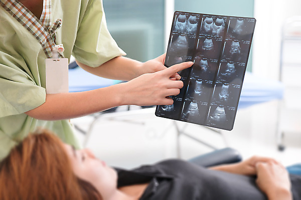 포토 JPG 해외이미지 손 응시 백그라운드 컨셉 기술 건강 사람 사람없음 옆모습 파란색 컴퓨터 약 디지털 소리 임신 장비 시험 환자 의사 흰색 하트 아기 업무 결과 오브젝트 뇌 태교 긍정 태아 돌봄 타격 해외202004 해외포토 모양 시선 교육 뷰포인트 컬러 의학 모션 신체부위 전자제품 의료진 작업 파일형식 이미지허브