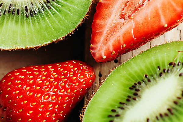 포토 JPG 해외이미지 디자인 계절 열매 음식 조각 백그라운드 다이어트 과일 자연 탁자 딸기 디저트 건강 키위 사람없음 목재 빨간색 초록색 흰색 신선 달콤 맛 자르기 유기농 질감 패키지 숙성 엘리먼트 해외202004 해외포토 나무 식물 웰빙 컬러 가구 컨셉 재료 모션 생태계 파일형식 이미지허브