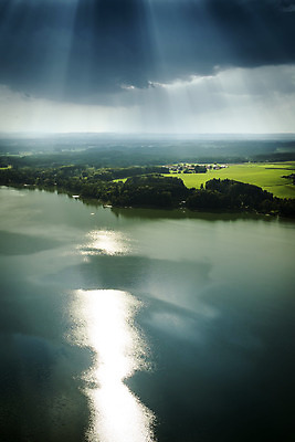 포토 JPG 해외이미지 나무 전통 유럽 호수 여행 밭 농업 자연 하늘 아침 휴가 산 주택 독일 안테나 파노라마 풍경 사람없음 야외 건물 초록색 물 여름 파란색 농장 평화 우주 계곡 시골 연못 바 농부 작음 땅 언덕 땅바닥 서쪽 혼자 바이에른 해외202004 해외포토 주간 자연요소 식물 직업 건축물 계절 나라 산업 컬러 컨셉 통신 바닥 촬영기법 크기 방향 생태계 파일형식 이미지허브