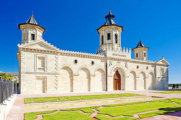 포토 JPG 해외이미지 외관 유럽 여행 건축양식 사람없음 야외 건물 와인 궁전 프랑스 세계여행 포도밭 서유럽 양조장 옛날 해외202004 해외포토 건축물 건축 나라 고건축 밭 주류 세계 파일형식 이미지허브