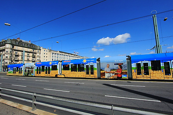 포토 JPG 해외이미지 나무 1 유럽 도로 여행 건축양식 창문 교통시설 자동차 휴가 새로움 거리 그림자 사람없음 야외 건물 초록색 여름 파란색 빛 노란색 금속 기차 수확 흰색 램프 도시 전철 역 복고 출퇴근 전차 일반 그만 선로 옛날 방식 해외202004 해외포토 식물 건축물 계절 건축 나라 길 육상교통 컬러 교통 컨셉 농업 비즈니스 재질 조명 대중교통 시설 파일형식 이미지허브