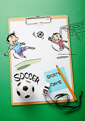 편집이미지 학생 교육 남자 축구공 축구선수 합성일러스트 성인 두명 펜 축구 호루라기 축구골대 축구경기 서류판 이미지편집 AI파일 공 축구용품 운동선수 사람 경기 필기구 구기 사무용품 골대 파일형식 벡터