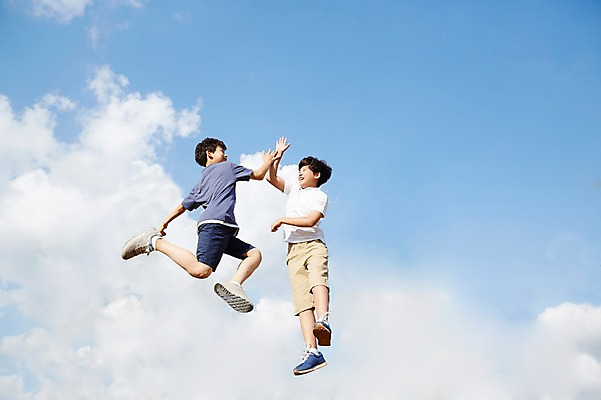 포토 JPG 주간 전신 구름 남자 남학생 중학생 하늘 함께함 야외 두명 앞모습 옆모습 10대 친구 점프 우정 활발 한국인 상쾌 하이파이브 남자만 십대남자만 남중생 국내포토 자연요소 학생 감정 뷰포인트 컨셉 관계 모션 청소년 사람 동양인 손짓 십대만 파일형식