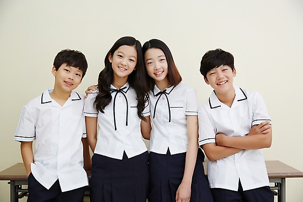 포토 JPG 학생 여학생 여자 남자 교복 남학생 교실 중학생 어깨동무 실내 서기 미소 여러명 상반신 앞모습 10대 친구 팔짱 한국인 여중생 주머니손 십대만 남중생 국내포토 옷 교육 뷰포인트 포즈 다수 학교 관계 모션 청소년 표정 사람 동양인 내부 파일형식