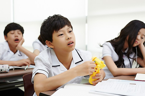 포토 JPG 학생 여학생 여자 남자 교복 남학생 교실 중학생 수업 실내 앉기 여러명 상반신 10대 턱괴기 한국인 잠 졸음 더위 지루함 여중생 십대만 남중생 국내포토 옷 교육 감정 다수 학교 모션 청소년 날씨 사람 동양인 내부 파일형식