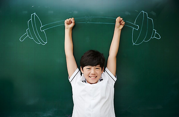 포토 JPG 남자 교복 교실 중학생 실내 한명 미소 들기 상반신 앞모습 10대 손들기 칠판 주먹 한국인 양손 역기 그림 남자만 십대남자한명만 남중생 국내포토 1 학생 손 옷 교육 뷰포인트 학교 모션 청소년 표정 사람 동양인 내부 남자한명만 십대남자만 파일형식