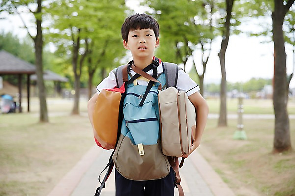 포토 JPG 주간 학생 공원 남자 교복 가방 중학생 피곤 한명 서기 들기 상반신 야외 앞모습 10대 산책로 한국인 짜증 보행로 매기 불만 남자만 십대남자한명만 남중생 국내포토 자연요소 1 잡화 옷 공공시설 감정 길 뷰포인트 컨셉 모션 청소년 사람 동양인 남자한명만 십대남자만 파일형식