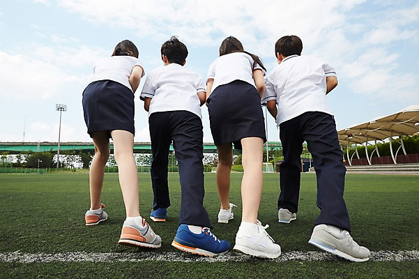 포토 JPG 주간 전신 학생 여학생 여자 남자 교복 남학생 운동화 중학생 서기 여러명 야외 뒷모습 10대 친구 달리기 경쟁 운동장 한국인 여중생 열정 준비자세 십대만 남중생 국내포토 자연요소 옷 감정 뷰포인트 포즈 다수 신발 컨셉 스포츠시설 관계 모션 청소년 사람 동양인 공간 준비 파일형식