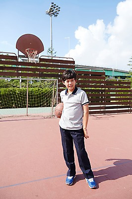 포토 JPG 주간 전신 남자 안기 중학생 농구공 그림자 한명 서기 야외 앞모습 10대 운동장 한국인 농구장 남자만 십대남자한명만 남중생 국내포토 자연요소 1 학생 뷰포인트 공 스포츠시설 모션 청소년 농구 사람 동양인 공간 남자한명만 십대남자만 파일형식