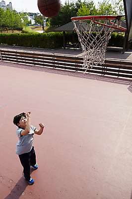 포토 JPG 주간 전신 남자 중학생 농구공 한명 서기 야외 10대 하이앵글 운동장 한국인 슛 농구대 농구장 남자만 십대남자한명만 남중생 국내포토 자연요소 1 학생 뷰포인트 공 스포츠시설 모션 청소년 농구 사람 동양인 공간 골대 남자한명만 십대남자만 파일형식
