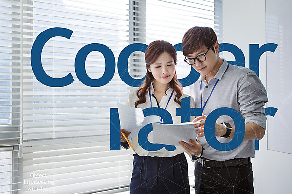 PSD 편집이미지 알파벳 여자 남자 비즈니스 협력 실내 성인 타이포그라피 두명 사무실 한국인 블라인드 비즈니스맨 비즈니스우먼 디지털합성 폴리곤 디지털아트 이미지편집 문자 영어 사람 동양인 내부 커튼 직장인 파일형식