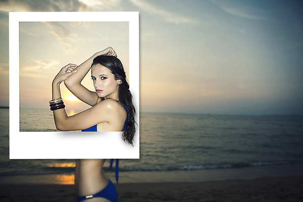 JPG 서양인 편집이미지 여자 프레임 한명 성인 해변 비키니 노을 콜라주 폴라로이드사진 사진필름 디지털아트 이미지편집 편집실사 자연요소 외국인 1 수영복 바다 사람 필름 CG 폴라로이드 파일형식