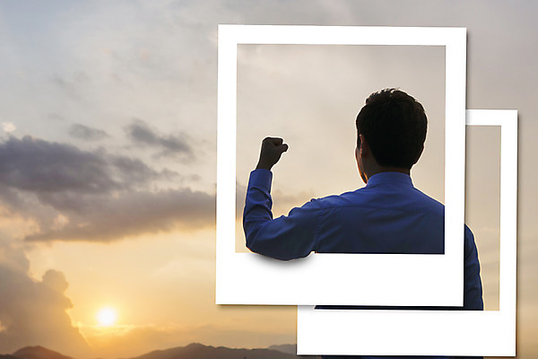 JPG 편집이미지 남자 프레임 한명 성인 야외 뒷모습 노을 파이팅 비즈니스맨 콜라주 폴라로이드사진 사진필름 디지털아트 이미지편집 편집실사 자연요소 1 뷰포인트 비즈니스 모션 사람 직장인 필름 CG 폴라로이드 파일형식